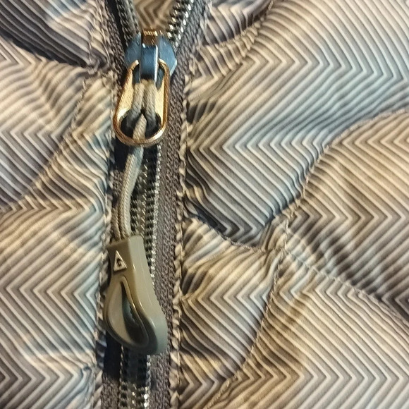 Gerry gray quilted zipper puffer vest with pockets & packable bag size XS - Picture 7 of 11